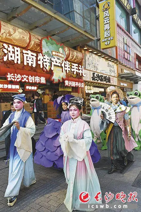 “天心劇·悅全球”戲劇嘉年華啟幕，天心區國際傳播中心同步揭牌