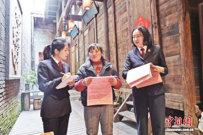 福建泰寧：“法律繡娘”穿針引線 織就千年古城守護網