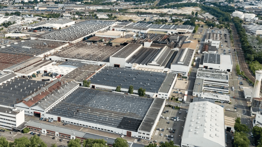 汽車業失血，軍火單續命